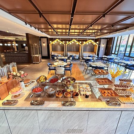 Hilton Garden Inn Beijing Guomao Bagian luar foto