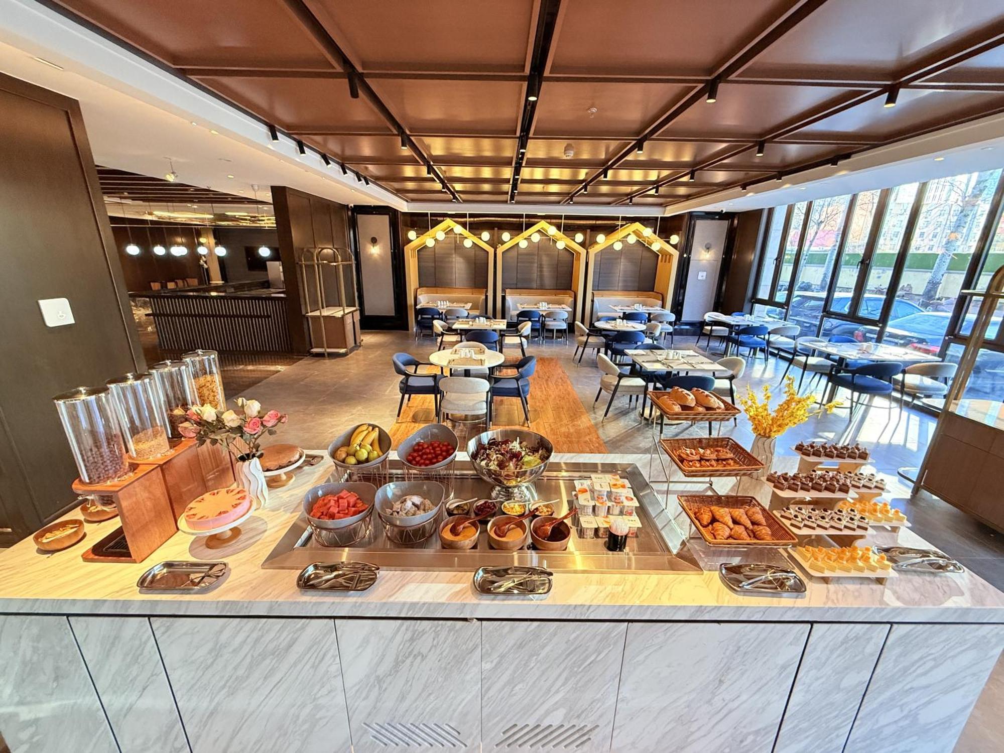 Hilton Garden Inn Beijing Guomao Bagian luar foto