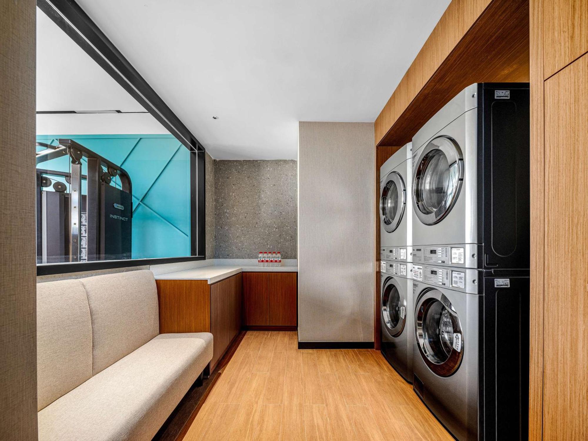 Hilton Garden Inn Beijing Guomao Bagian luar foto