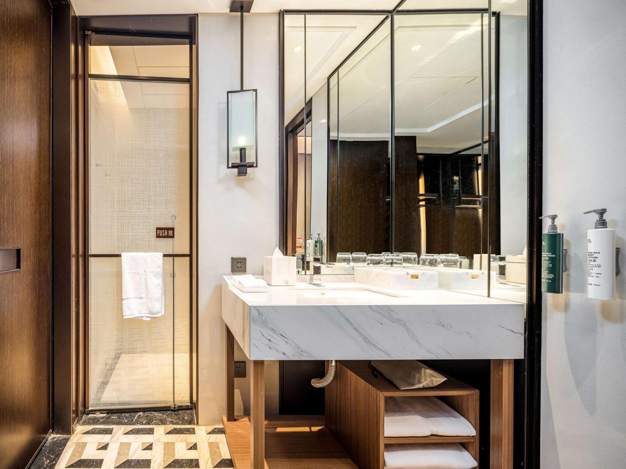 Hilton Garden Inn Beijing Guomao Bagian luar foto