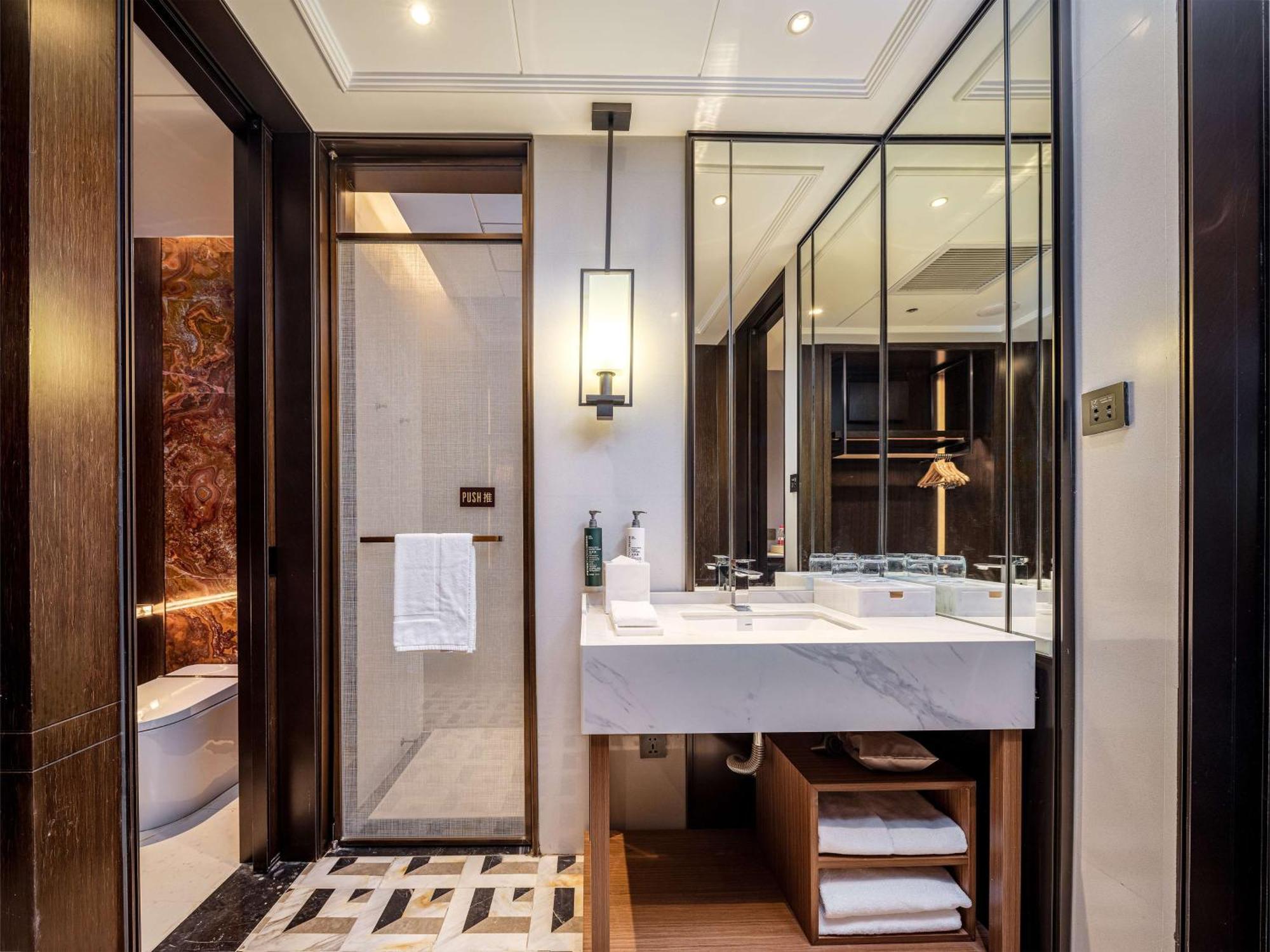 Hilton Garden Inn Beijing Guomao Bagian luar foto