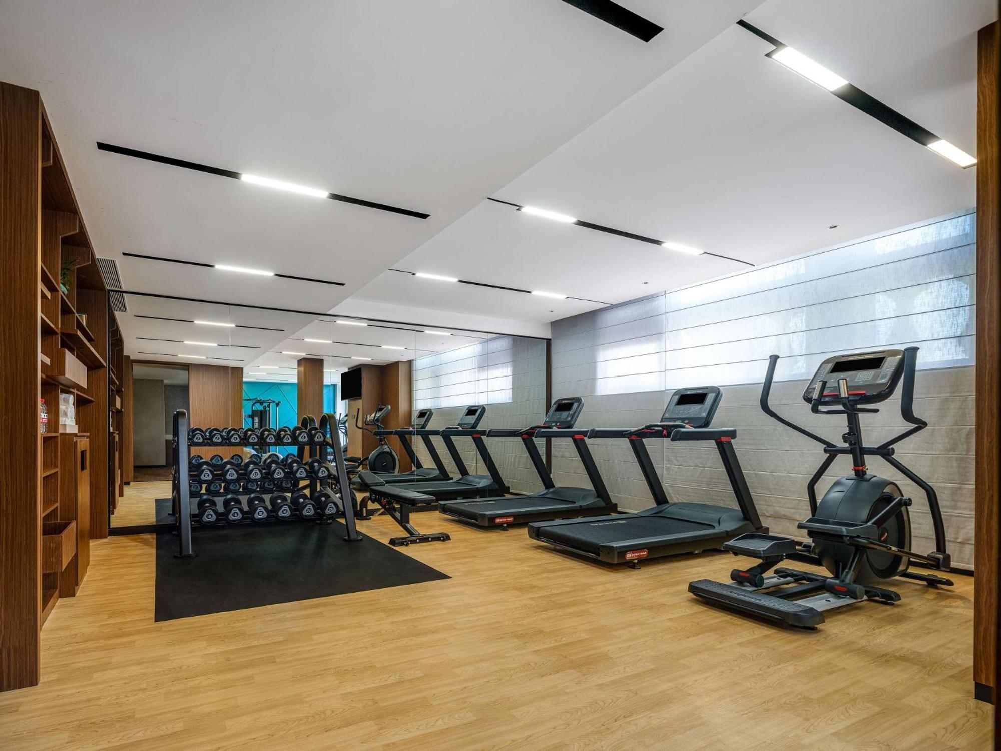 Hilton Garden Inn Beijing Guomao Bagian luar foto