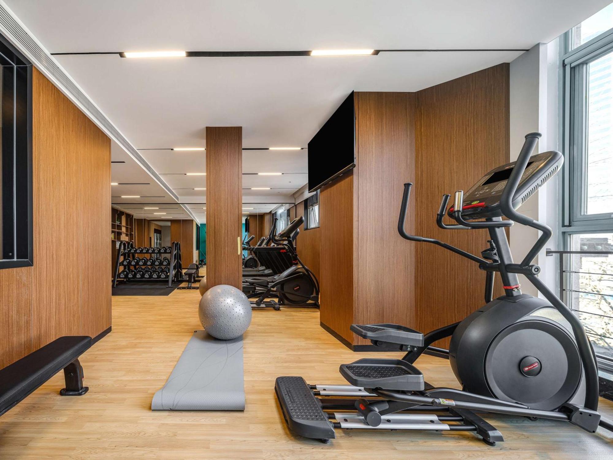 Hilton Garden Inn Beijing Guomao Bagian luar foto