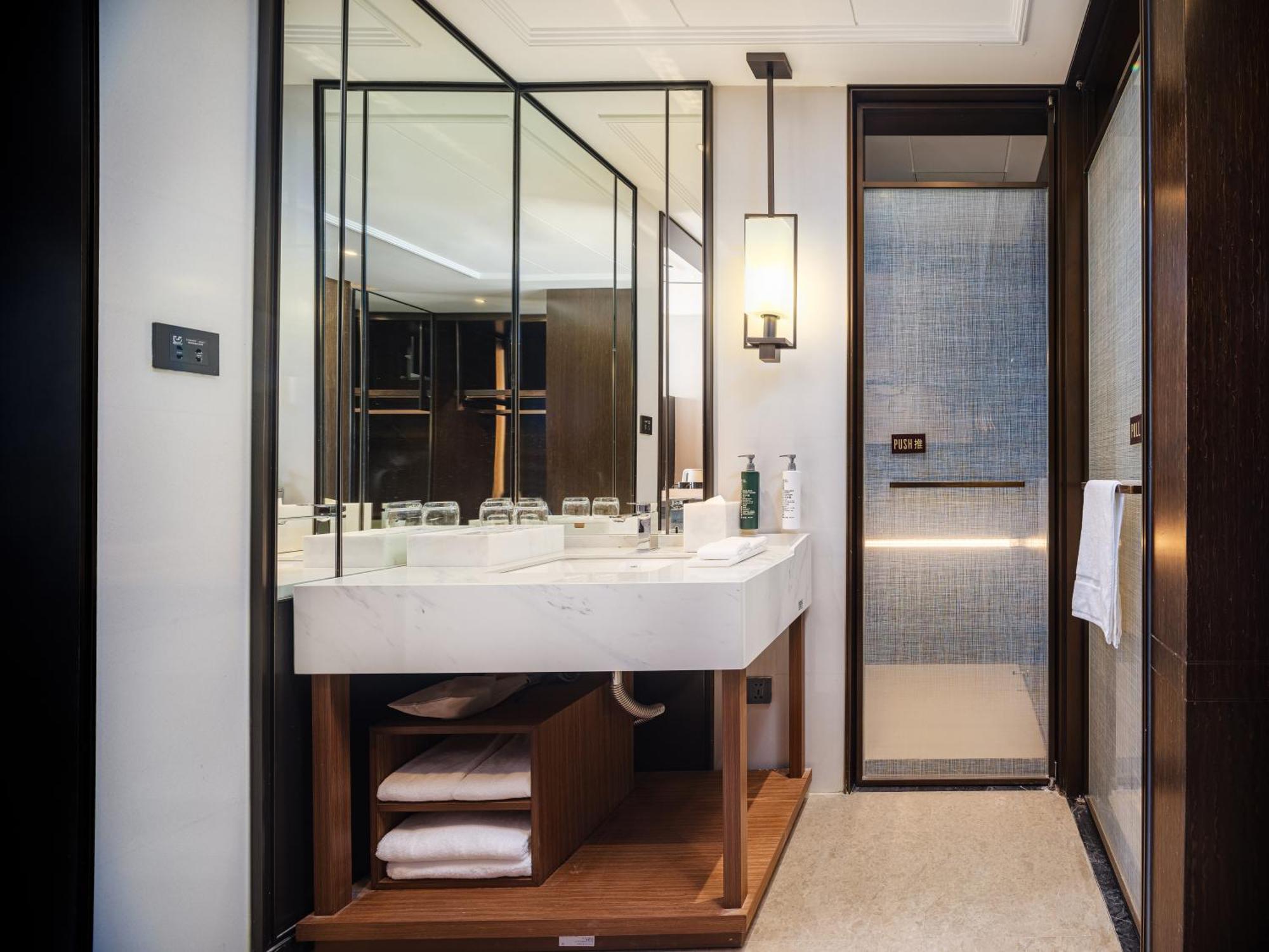 Hilton Garden Inn Beijing Guomao Bagian luar foto